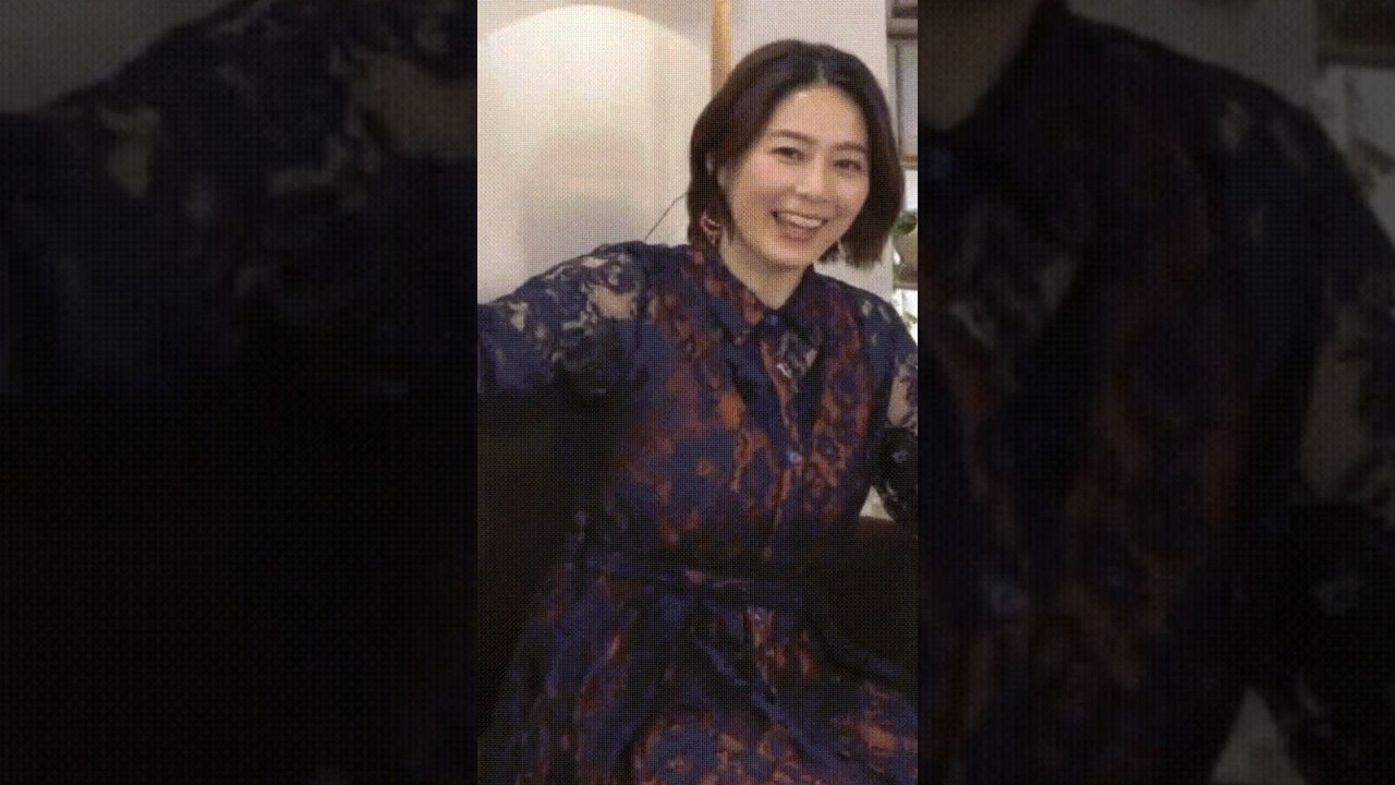 紅白歌合戦にて自慢のバストを揺らすNHKアナウンサー杉浦友紀