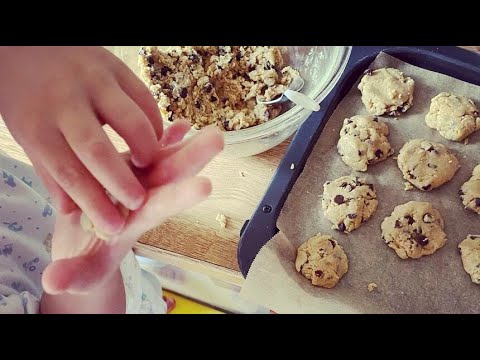 滝川クリステル、義理の父・小泉純一郎氏にそっくりな３歳長男とクッキー作り「パパも食べるのかな？」