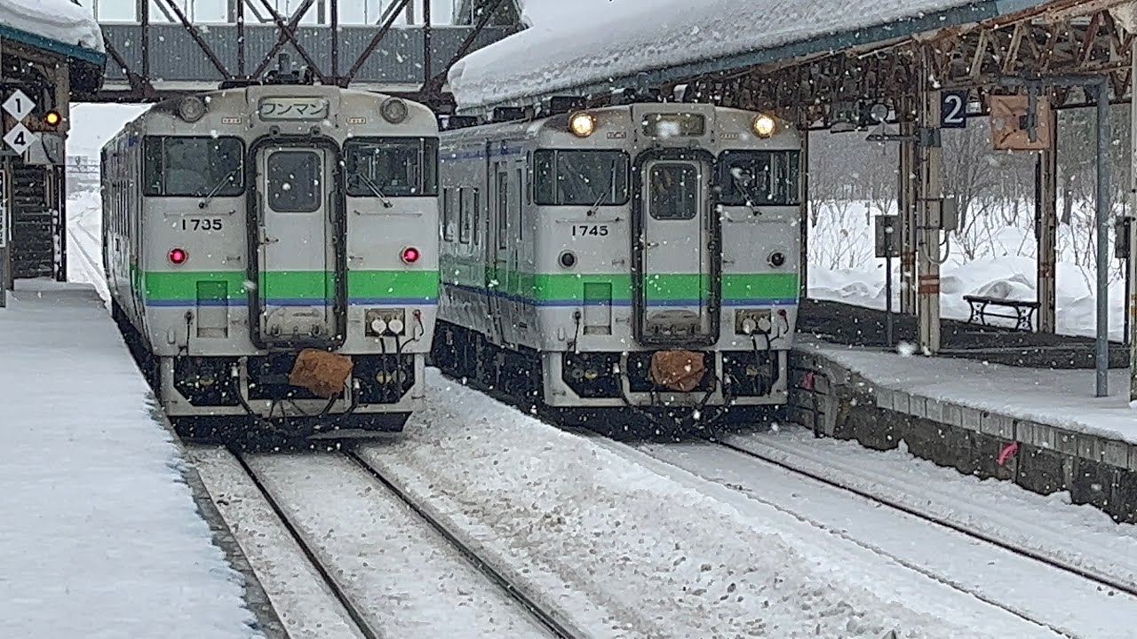 真冬の赤平駅　キハ40同士の列車交換　　　　　　　　　　　　　　［＠JR北海道根室本線］