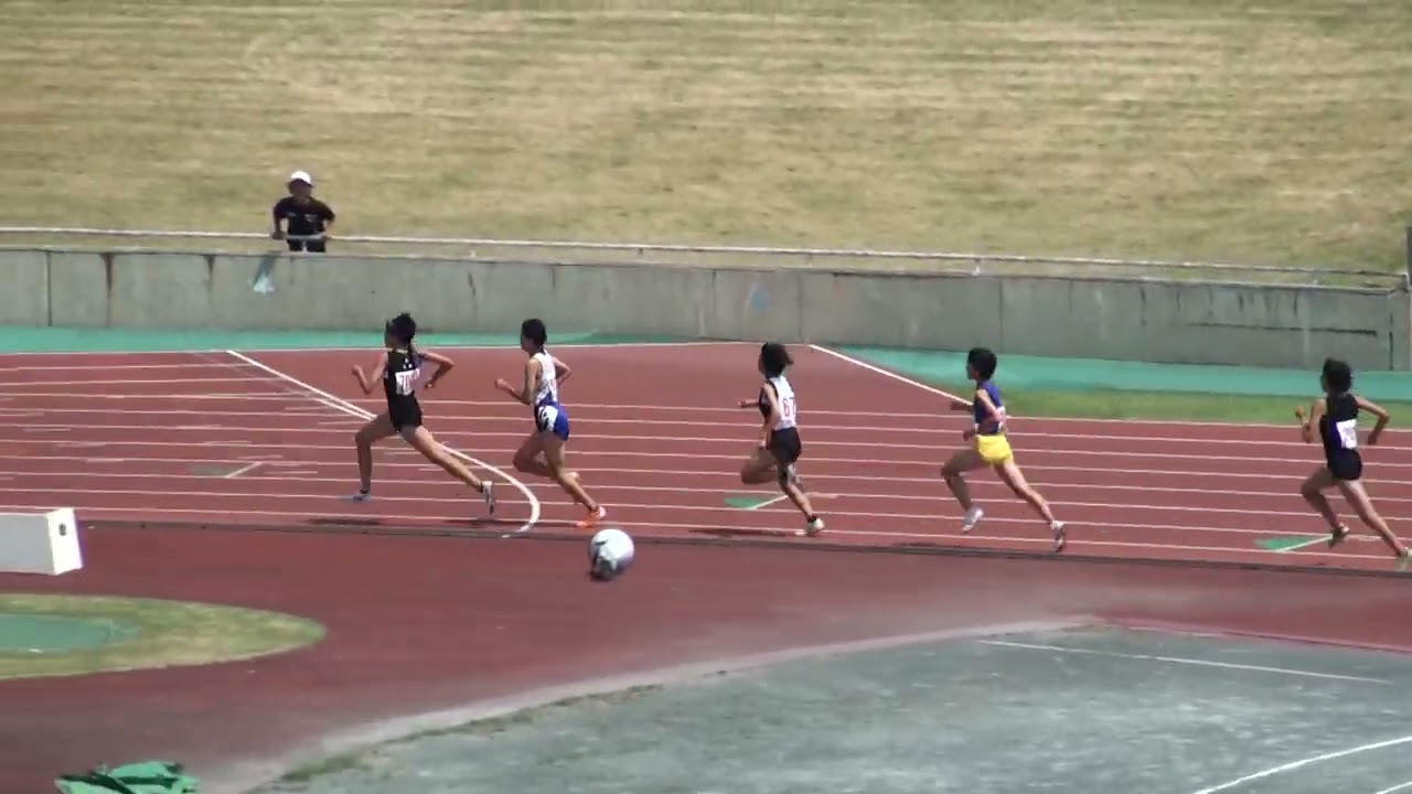 20130725140540宮崎県中学総体3年女子800ｍ決勝 谷口 愛3(三股)2'15"94 標突・黒木 裕子3(生目)2'16"82 標突
