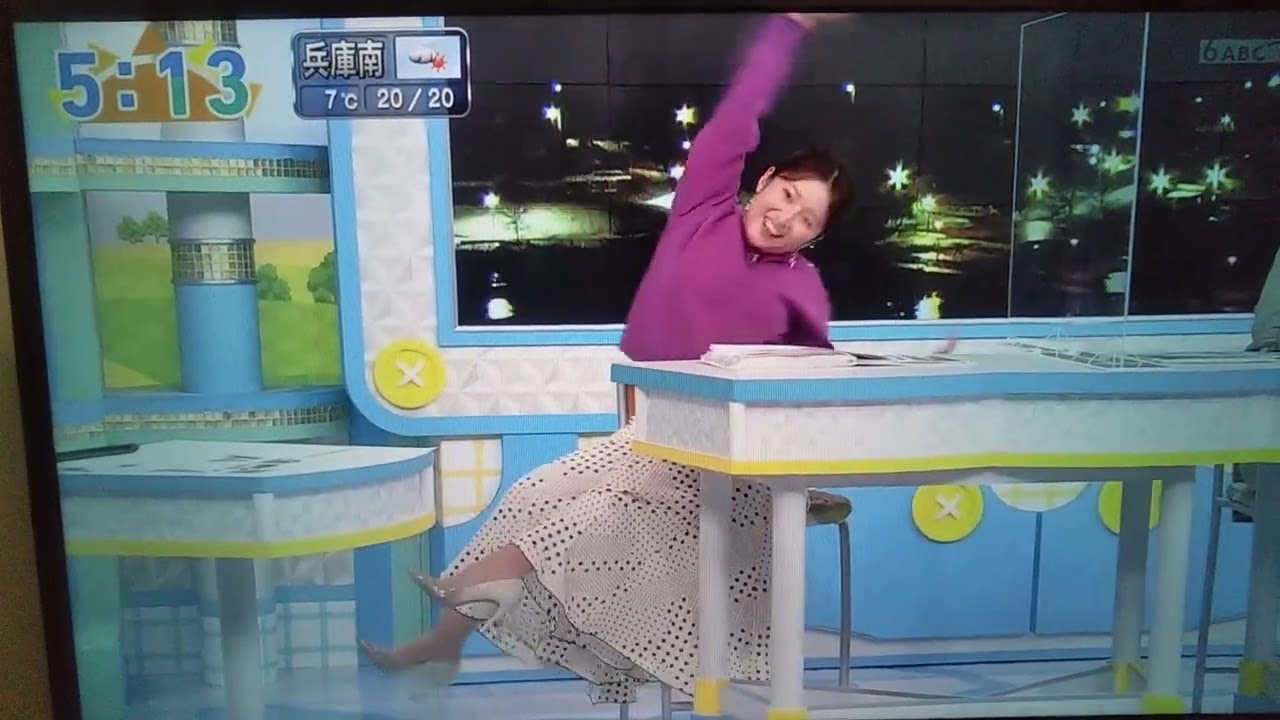朝日放送ABCテレビ                               鷲尾千尋アナウンサーのおはサカのVTR振りの仕草が可愛いぃ～💗💗