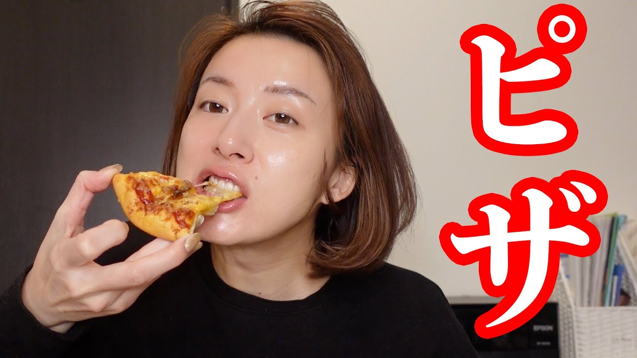 スエットにビールとピザで生配信反省会