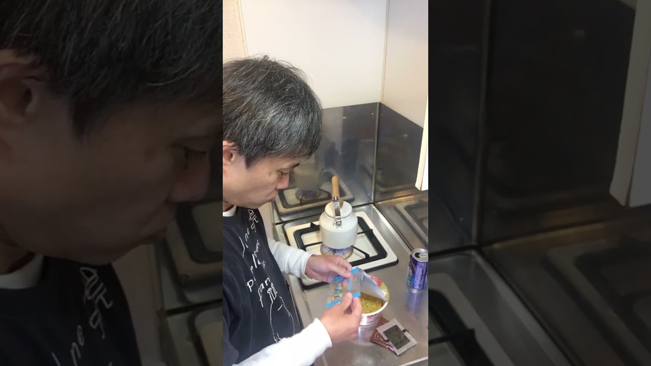 【モノマネ】ラーメンの準備をする滝川クリステル #shorts