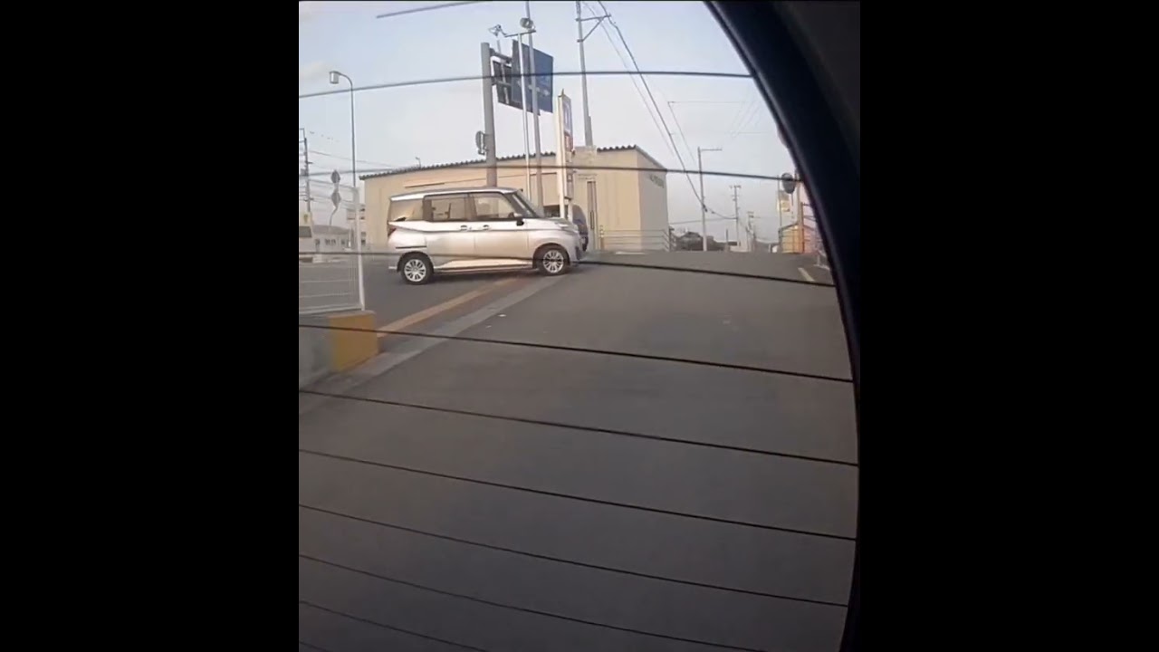 これが徳島の運転マナー怒ラレコ①優先なんか関係無しで突っ込んで来る→相手にブレーキを踏ませて自分もかえって遅くなる笑②安定のノーウインカー#short#道交法第53条#合図不履行　2023年3月10日