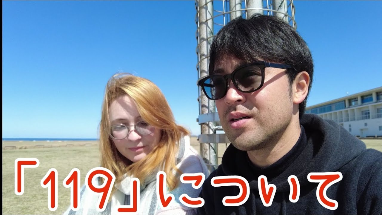 妻と一緒に海でコンビニで買ったおにぎりを頬張るよ