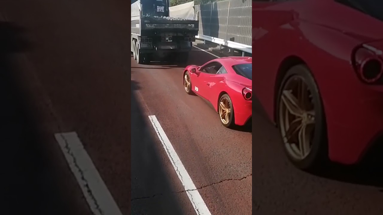 【パンツ丸見え 】ミニスカワンピースで運転する永島優美…