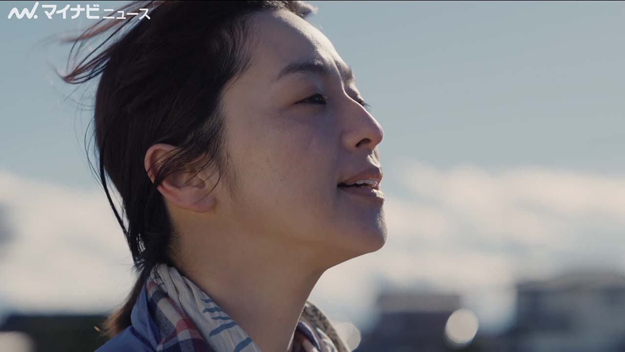 中村アン、すっぴん思わせるほどの素肌感！凛とした横顔が美しい、ネギ農家の本格的な収穫を体験　「麒麟特製レモンサワー」新CM「本日も、気持ちよくおしまいっ。（畑）」篇