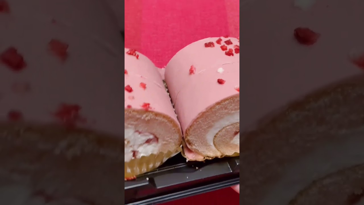ヤマザキいちごショコラロール#Strawberry Chocolate Roll#Satisfying#Asmr#Short @CM BOTANES VLOGS