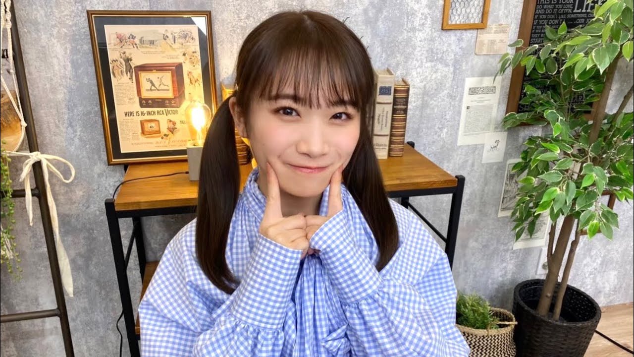 秋元真夏 卒業記念写真集 showroom 2/2/2023