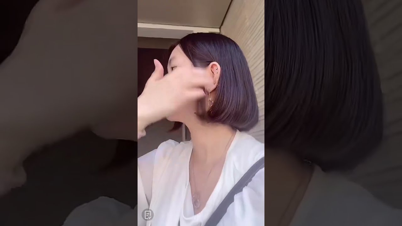 胸元大胆公開配信者（胸チラ）