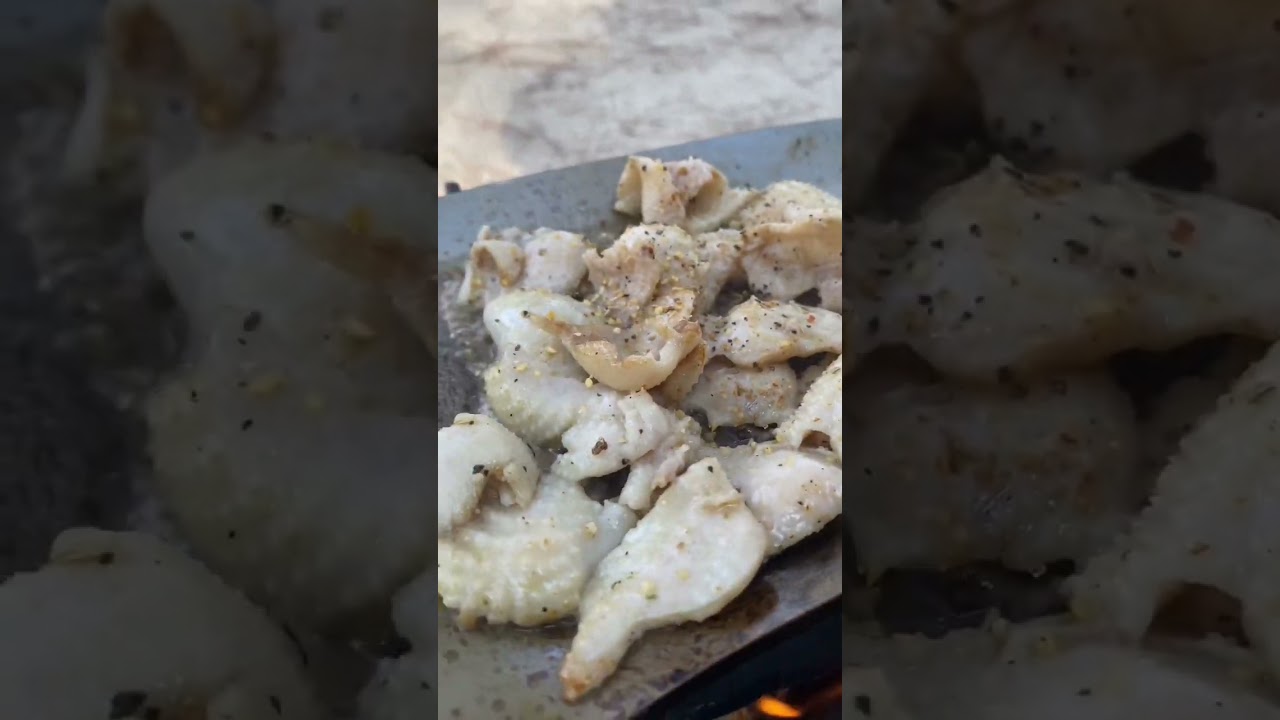 【簡単キャンプ飯】鶏皮のカリカリ焼き。#shorts #キャンプ飯