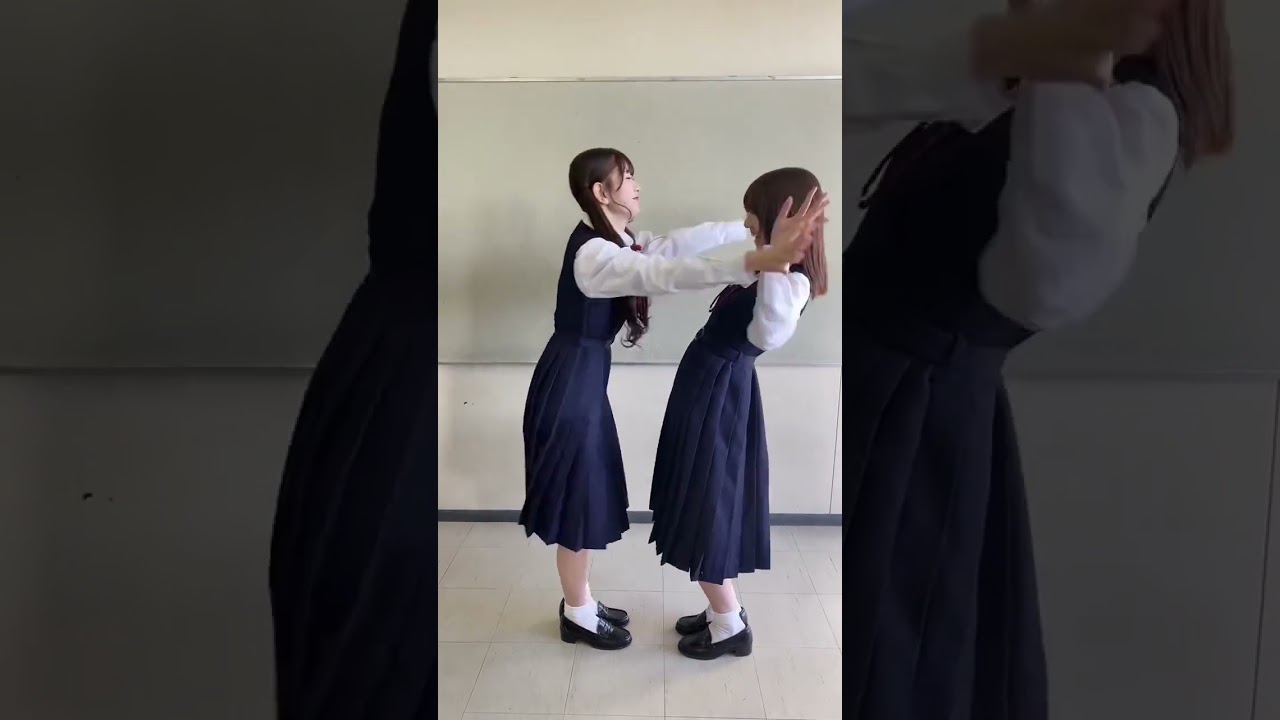 休み時間に手押し相撲対 #千葉恵里 vs #柏木由紀
