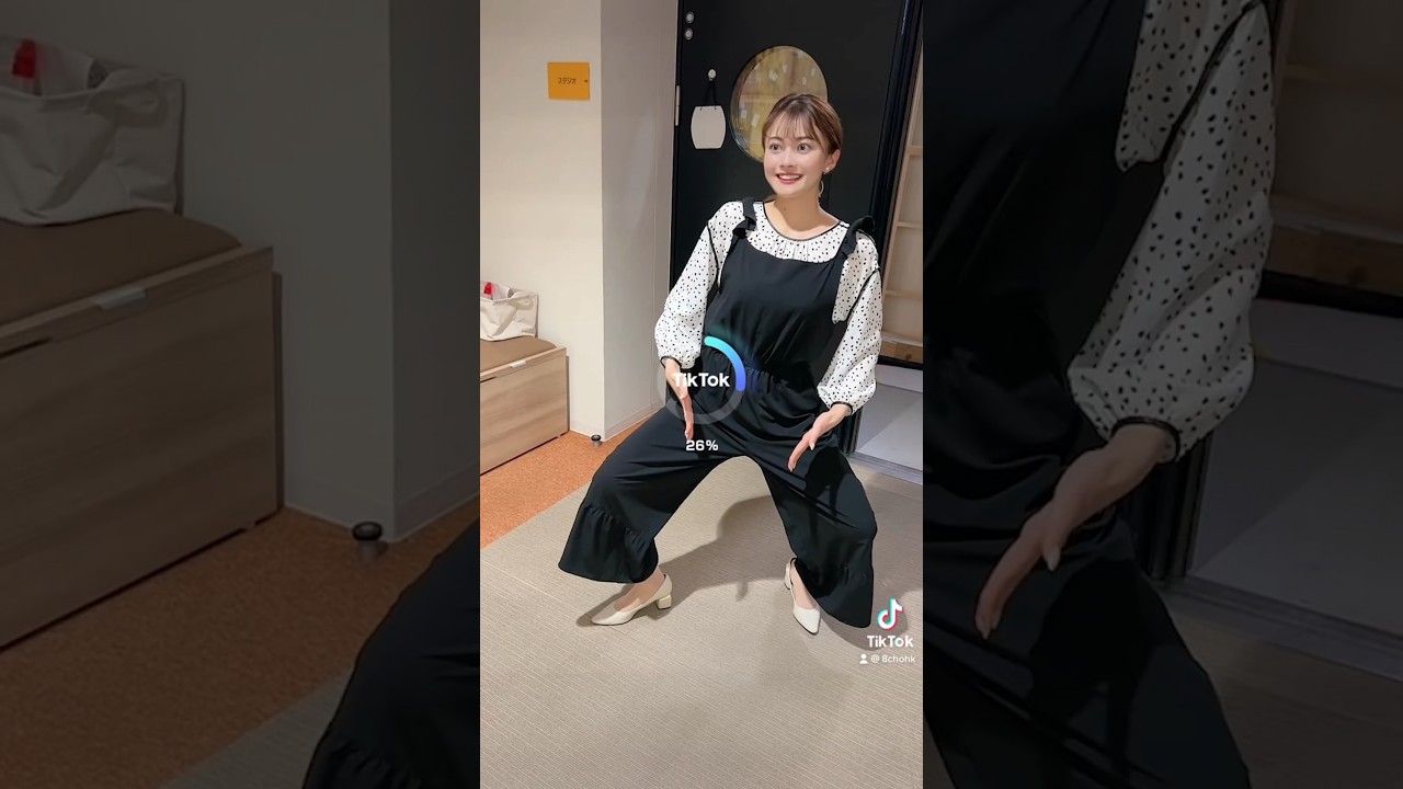 変なポーズの中塚美緒アナウンサー🆚AIマンガ #Shorts