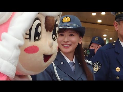 #皆藤愛子 さん 青葉台駅前 1日警察署長 2023/5/3 ｽﾏﾎ ①