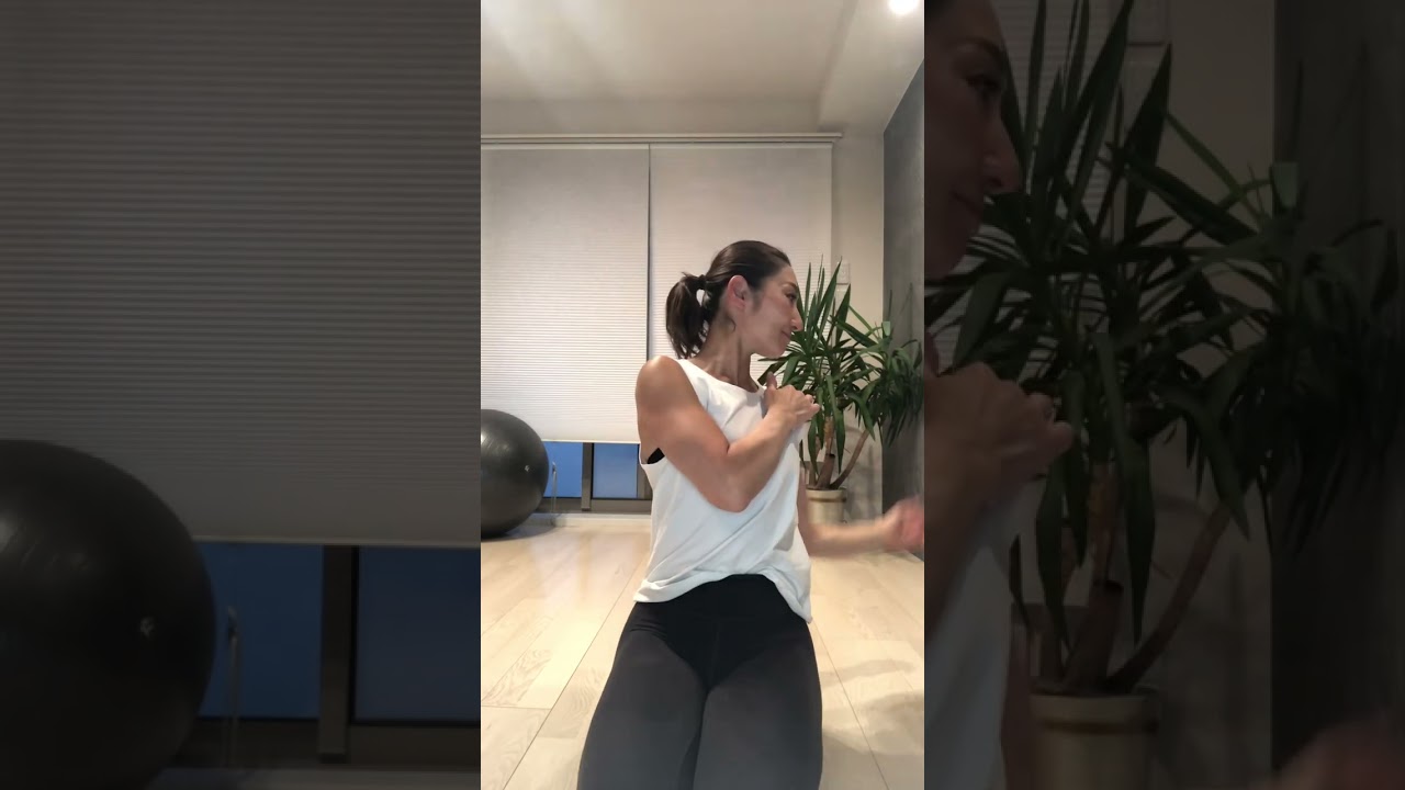 内巻き肩さん必見！肩開いて、首長く小顔にしちゃうプチワークです！是非、やってみてね♫