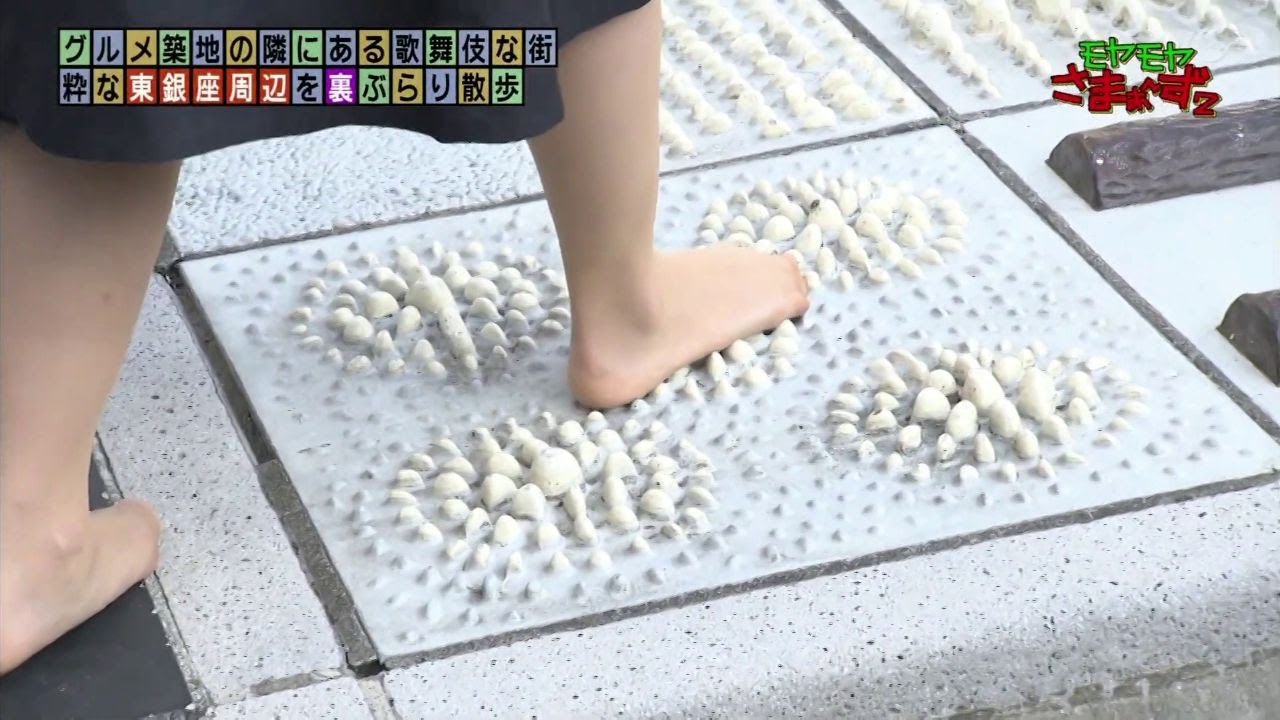 Japanese woman newscaster’s pantyhose feet Part.6