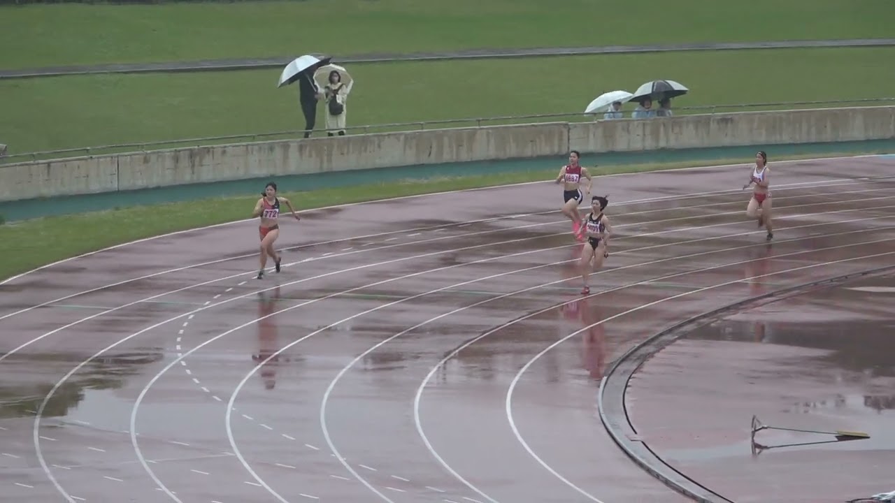 20230429113221宮崎県高校ジュニア女400ｍ予選4組 内山田 玲2/宮崎(宮崎商業)