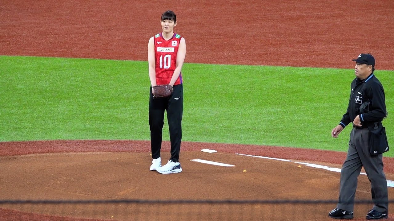 高身長から繰り出されるアタック！井上愛里沙さん、バレーボール日本代表エースによる始球式！2023/04/22 東京ヤクルトスワローズ×読売ジャイアンツ
