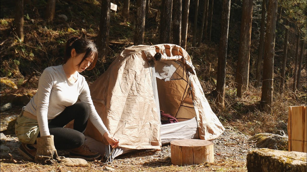 【大失敗】山でパンを小麦から焼く ひとりぼっちで半泣き 女子徒歩ソロキャンプ / Making bread in mountain stream  Japanese solo camping girl