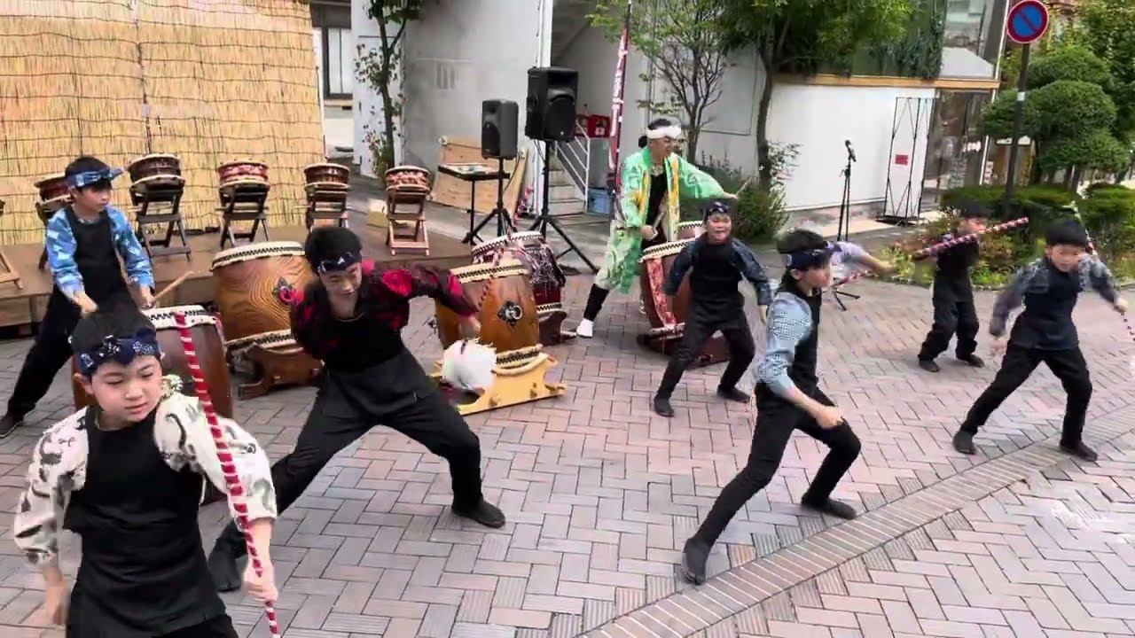 座・獅子乃翼「開運吉祥長熊手踊り」わくわく並木広場