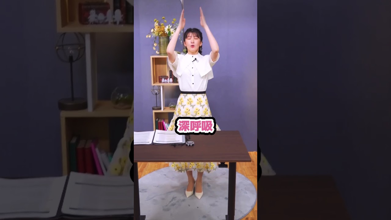 【駒木結衣】これから行うゲームに意味がなさそうな準備運動をするお天気お姉さん【ウェザーニュース切り抜き】#Shorts