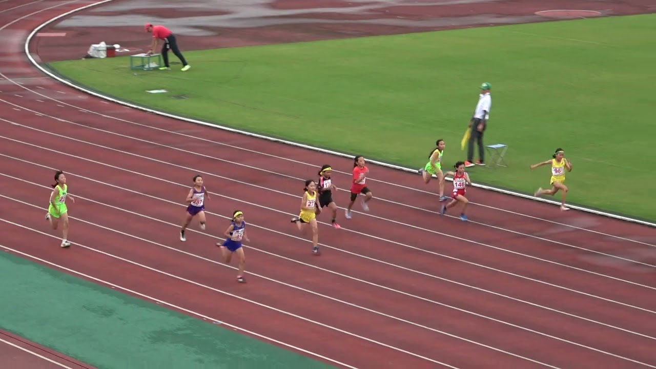 20230625135244宮崎県学童陸上4女100ｍ決3組 本部 柚花4(西池ｼﾞｭﾆｱ)16"43