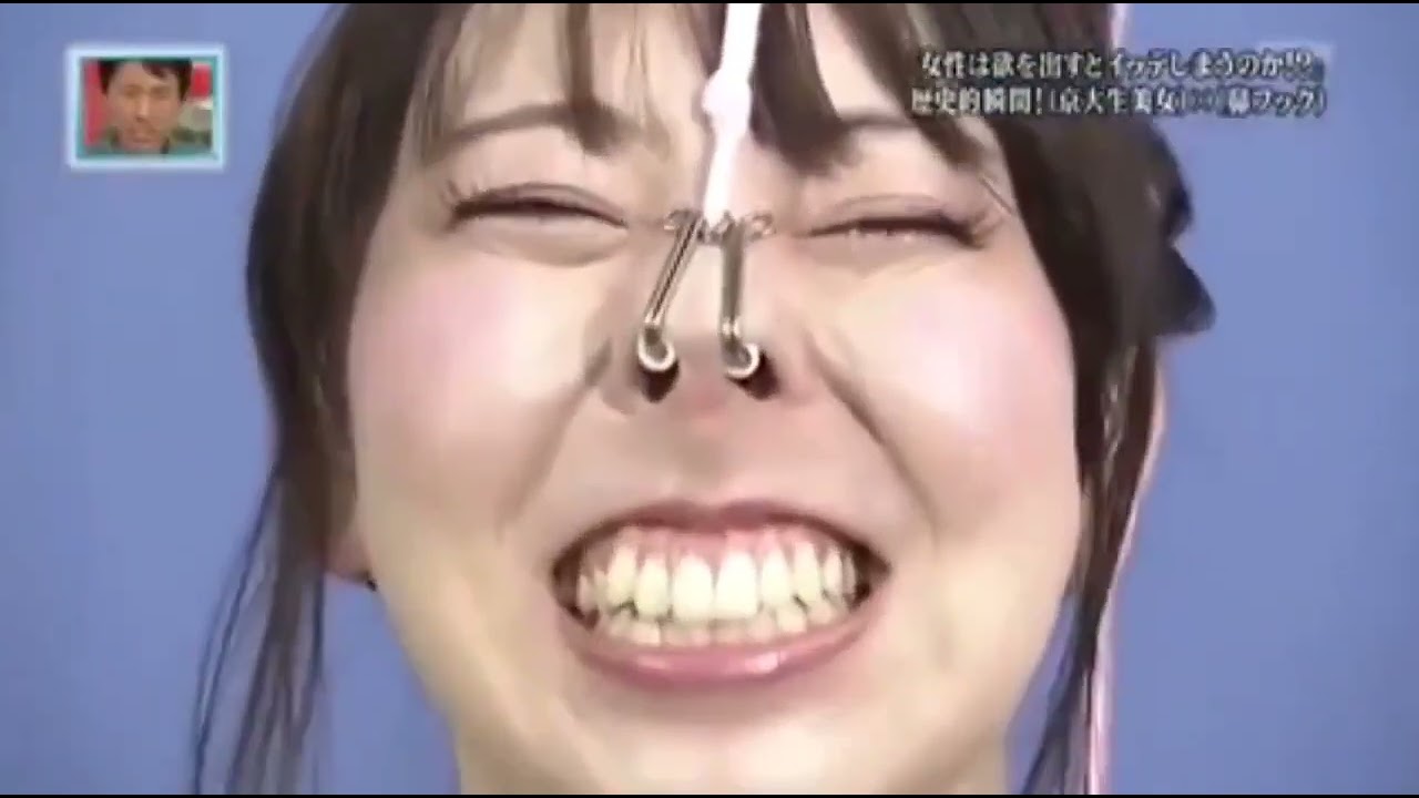 おねーさん、鼻フックをされる