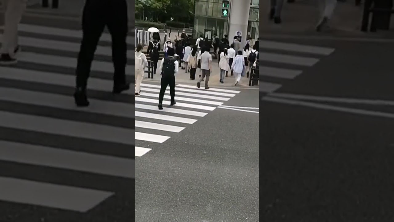 エッチなTバックがまる見え❤️ミニスカ女子高生パンチラハプニング❤️