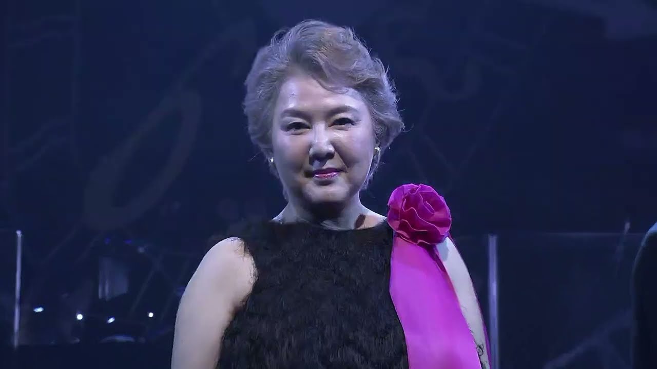 麻倉未稀　ヒーロー (Holding Out For a Hero)