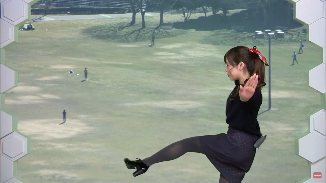 カポエラを披露するお天気お姉さん【松雪彩花/ウェザーニュース切り抜き】