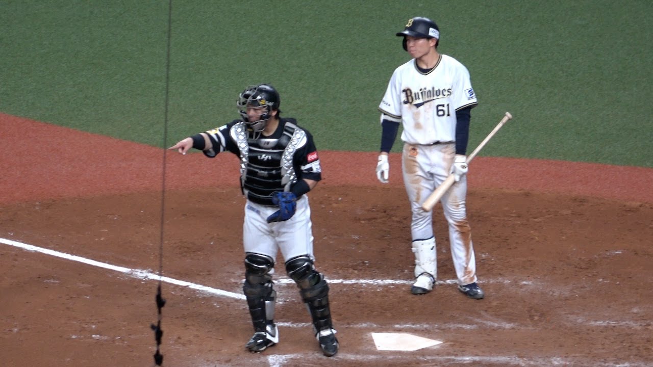 セーフティバントに反応しなかった栗原に対して、甲斐「おいサード、セーフティしたら前進な、頭入れとけよ」