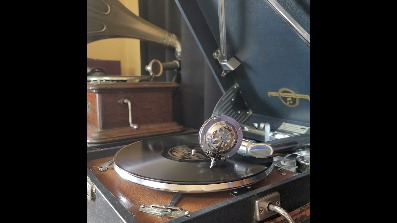 中村 慶子 ♪梢の歌♪ 1930年 . Columbia Model No G ｰ 241 phonograph