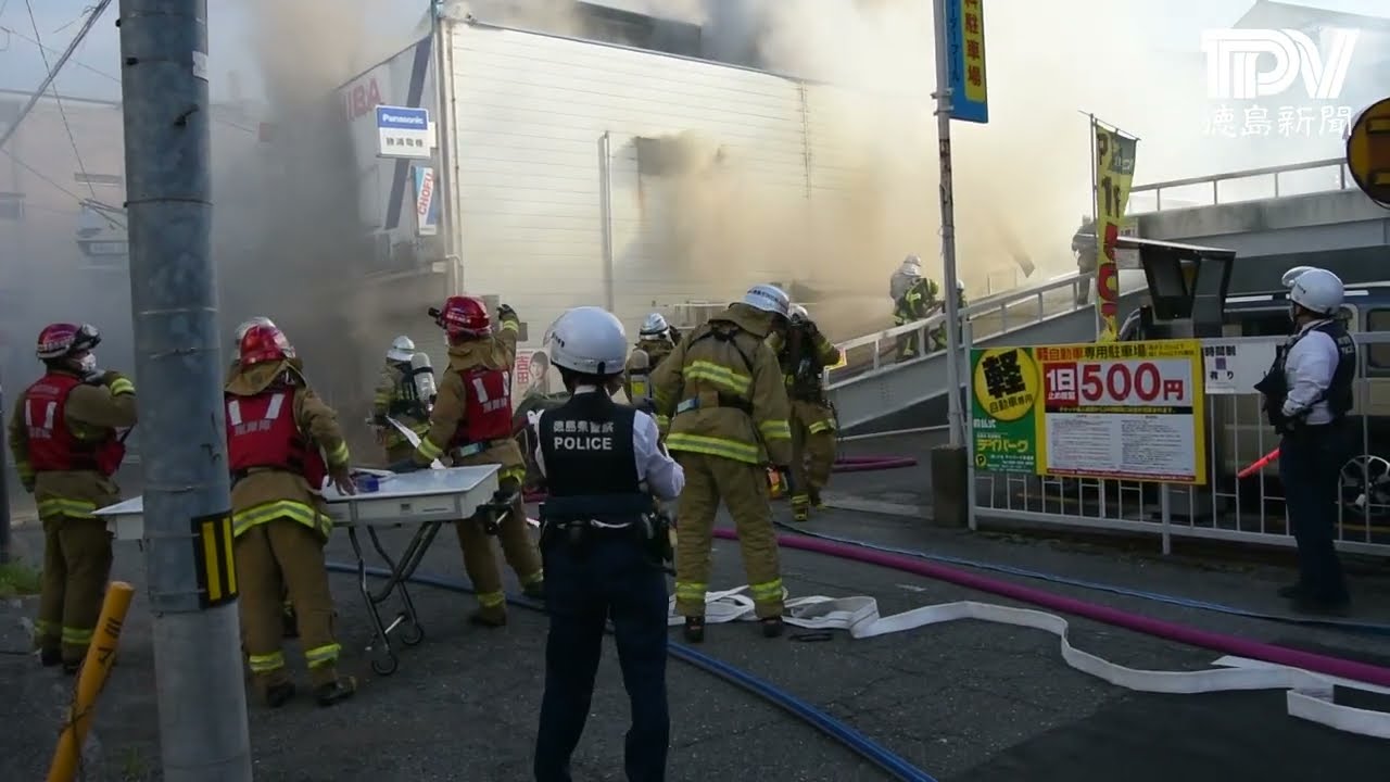 徳島市中心部の電機店で火災