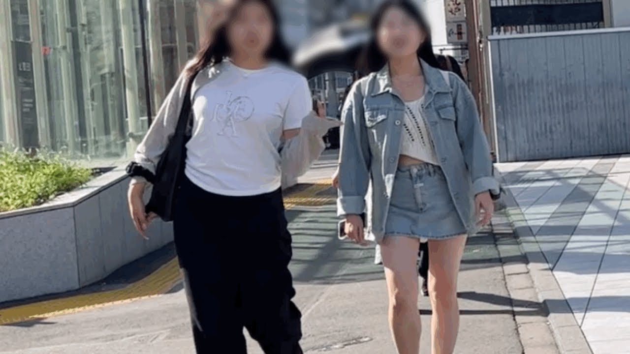 【チラ見え】すれ違いの興奮　昼間のまちブラ