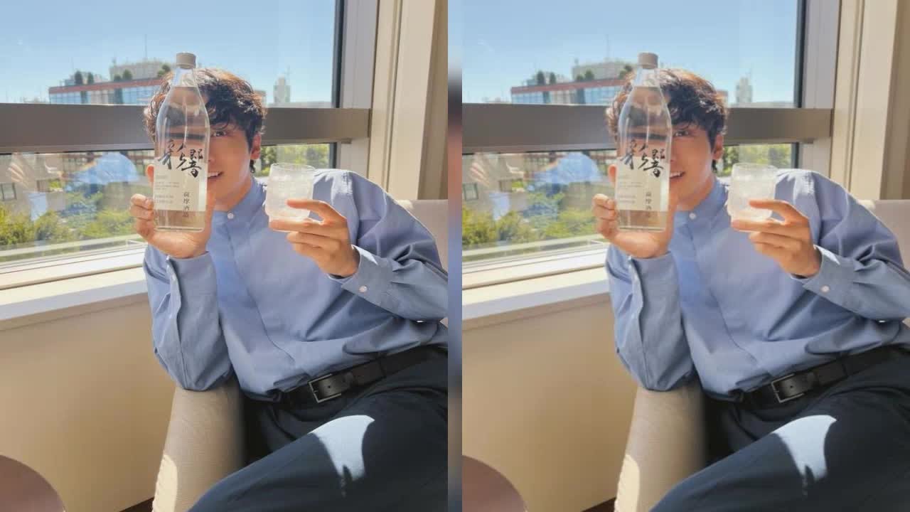 新着- 小関裕太、お酒を楽しむ彼氏感たっぷりな姿。くしゃっと笑う癒しの1枚にキュンが止まらない！