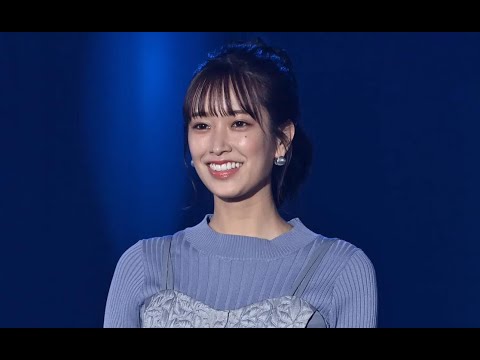 日向坂46佐々木久美、ミニスカ衣装で美脚全開 新曲オフショットが話題【セレブニュース】
