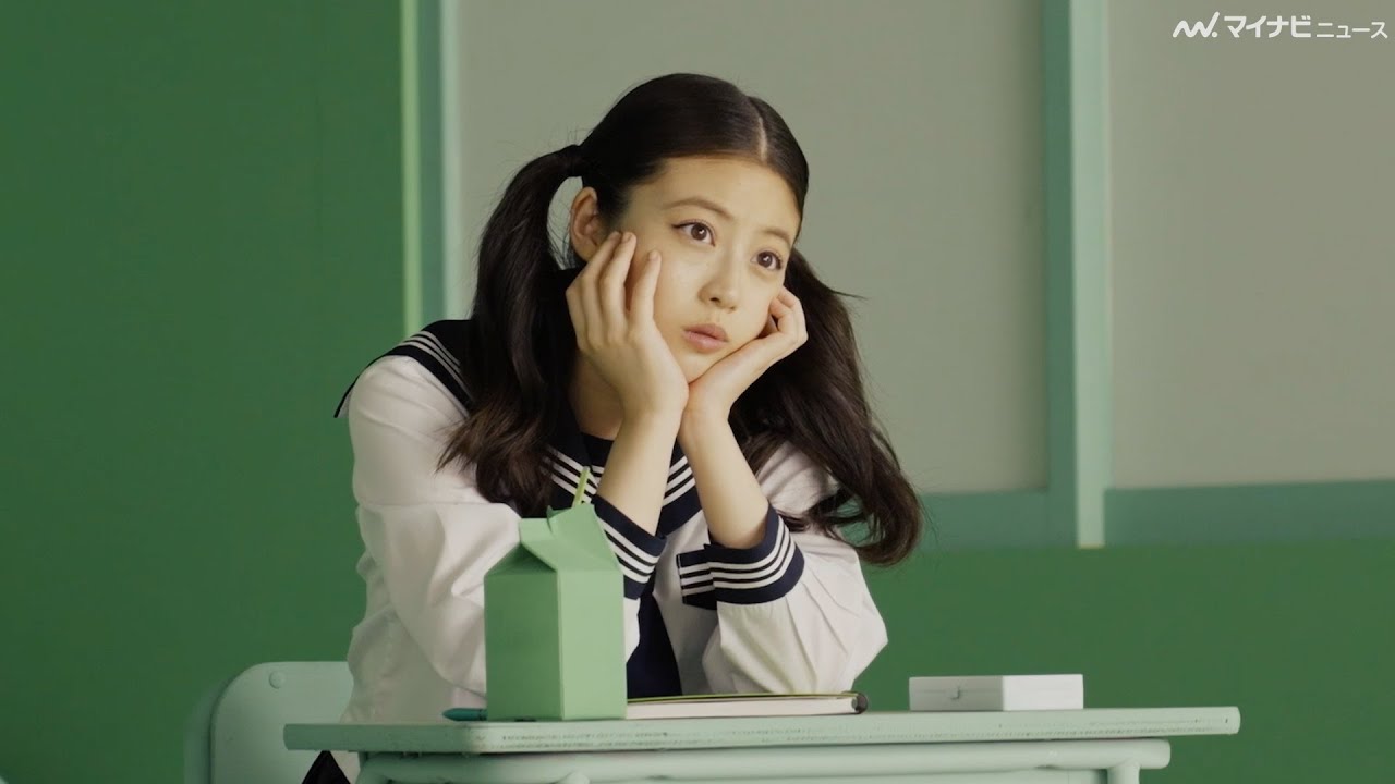 今田美桜、“ツインテール×セーラー服”姿が可愛すぎ！AOKI新CMメイキング映像公開