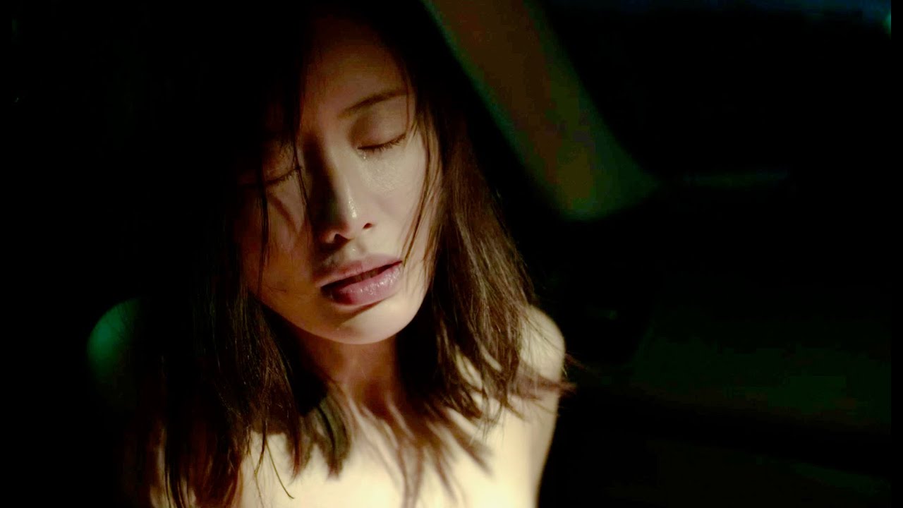 松本まりか、裸で声を絞り出す…福士蒼汰との密会で／映画『湖の女たち』特報