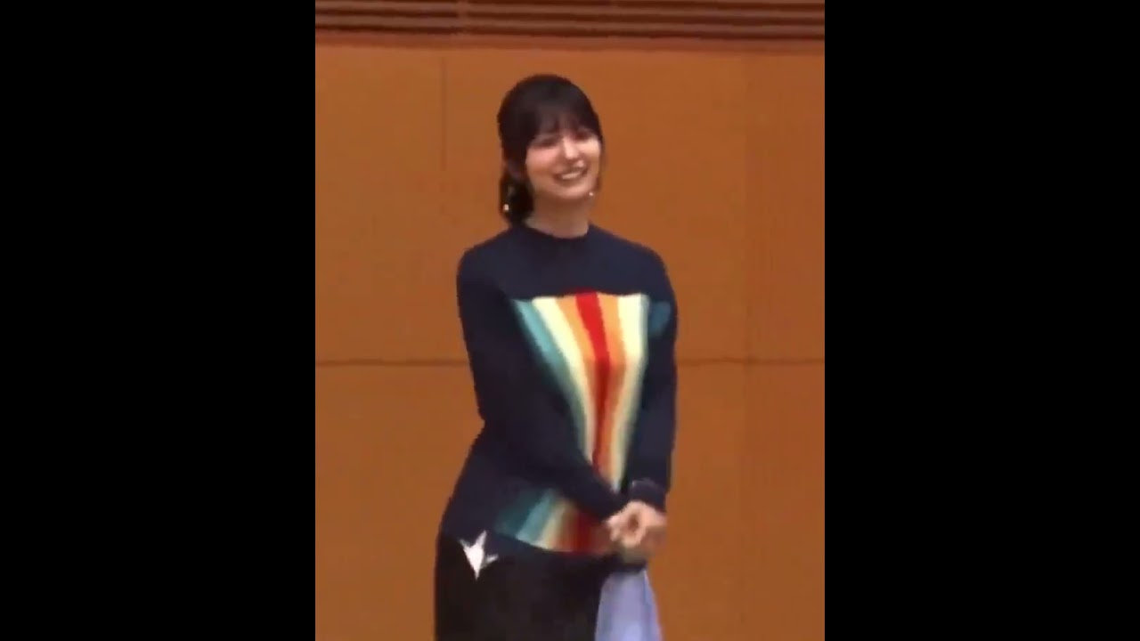 長濱ねる　乳揺れ