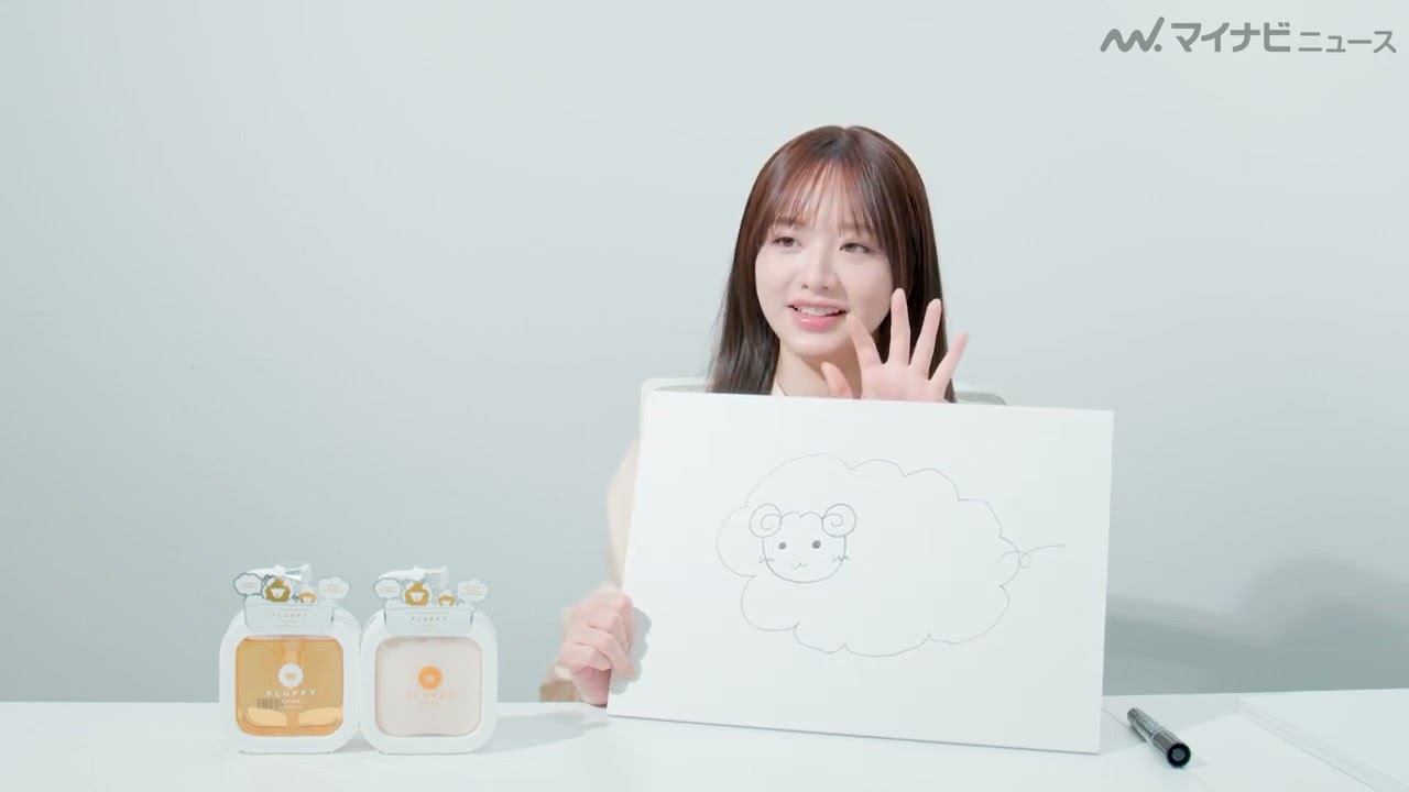 森香澄、包まれたいもの明かし思わず笑顔に 羊の絵を描く無茶振りにタジタジ！『FLUFFY FORM』新グラフィック 撮影メイキング映像