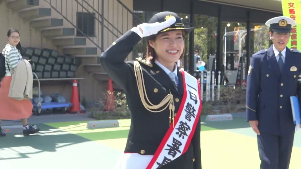神田愛花さん  一日警察署長 in 東京有明ガーデン   2024.04.14   神田さん登場 → 1 分 15 秒頃