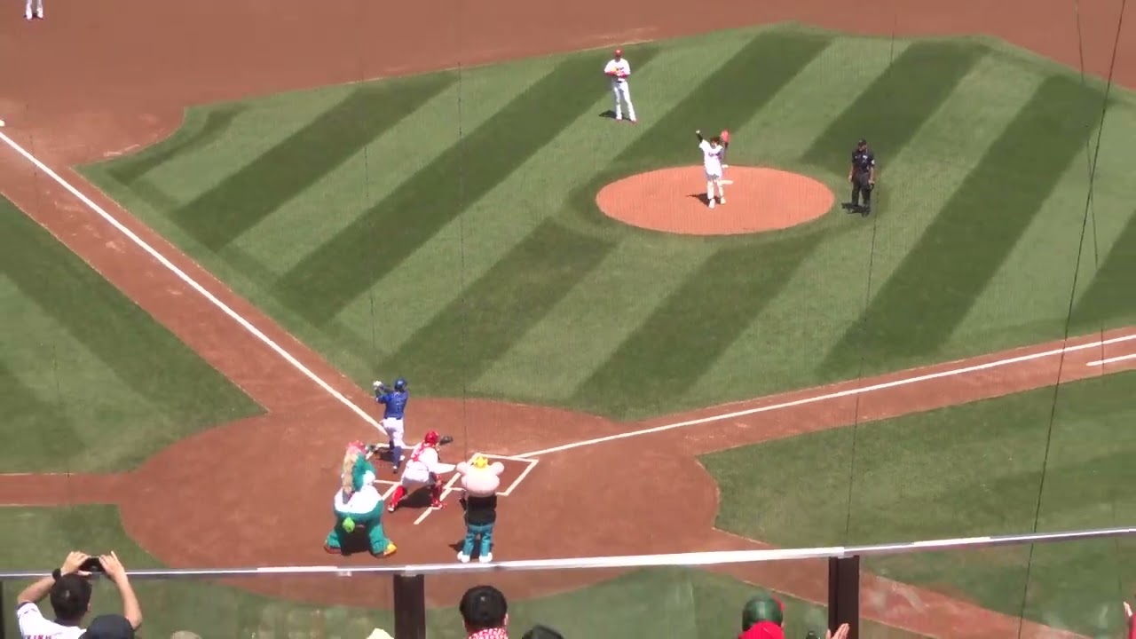 神田 愛花 さん  カープ  始球式  2024年 ５月４日