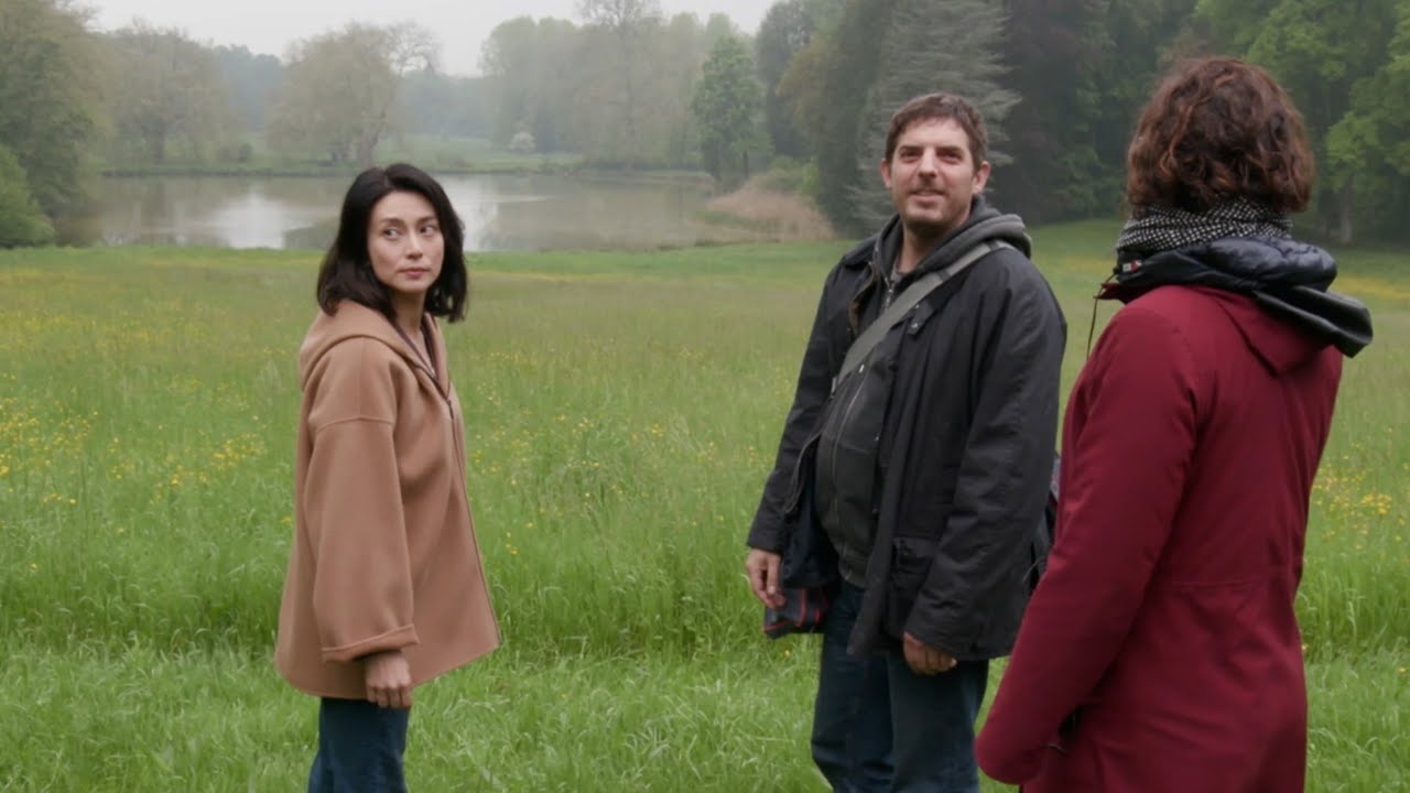 柴咲コウ、フランス人俳優と流ちょうな英語で段取り確認！　『蛇の道』メイキング映像