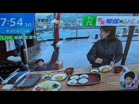 「うわっ」安住紳一郎アナ生中継でハプニング　椅子から転げ落ちる「ケガないですか？」江藤アナ心配　大股開きで仰向け
