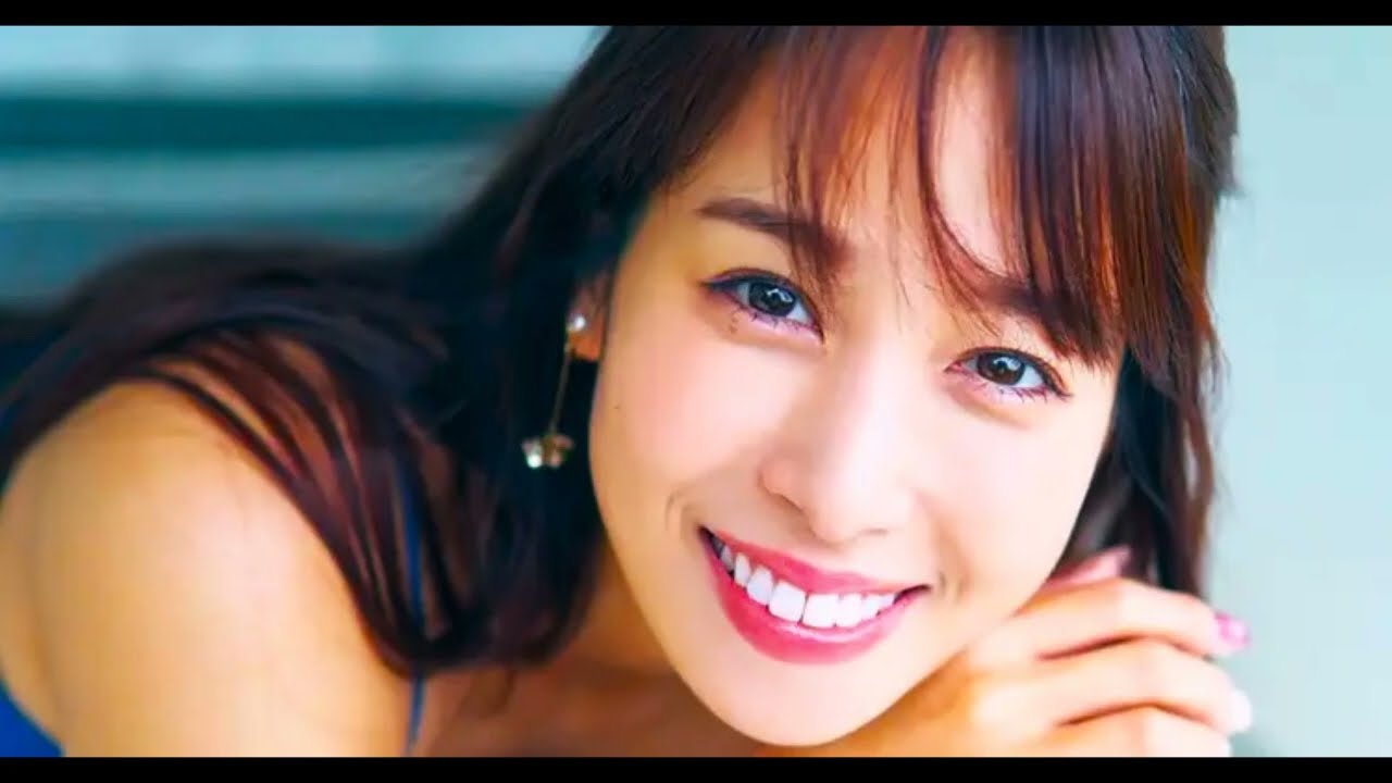 645笑顔の写真集・鷲見玲奈2