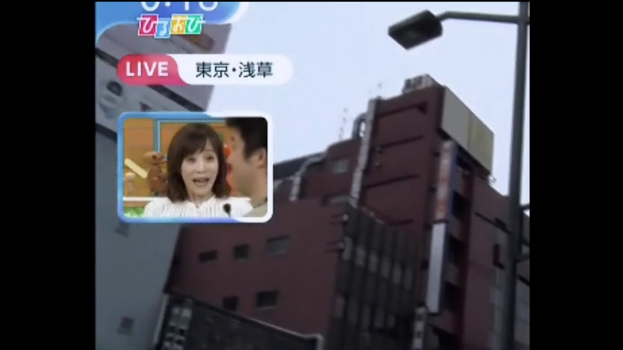 ワイプに入るスタッフにあわてる江藤愛アナウンサー