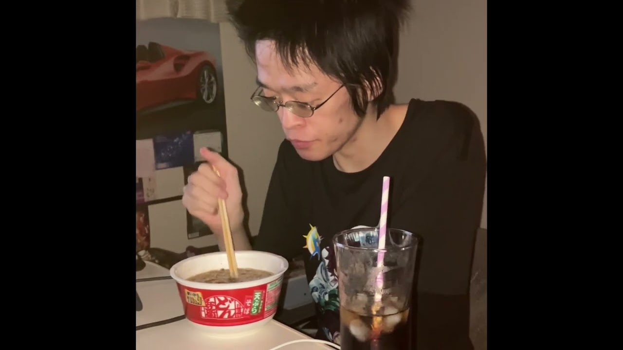 どん兵衛天ぷらそばを食べる