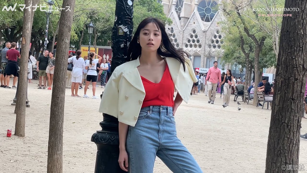 橋本環奈、スペインの街角でクールにポージング 撮影の合間に見せる笑顔や大人っぽいドレス姿にも注目 3rd写真集『カレイドスコープ』イメージ動画公開