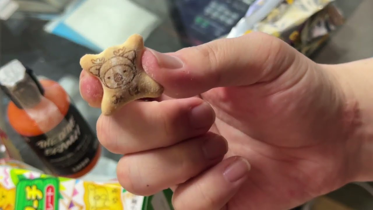 晩飯コアラのマーチしかなかったしピントあってないしあかんやつ