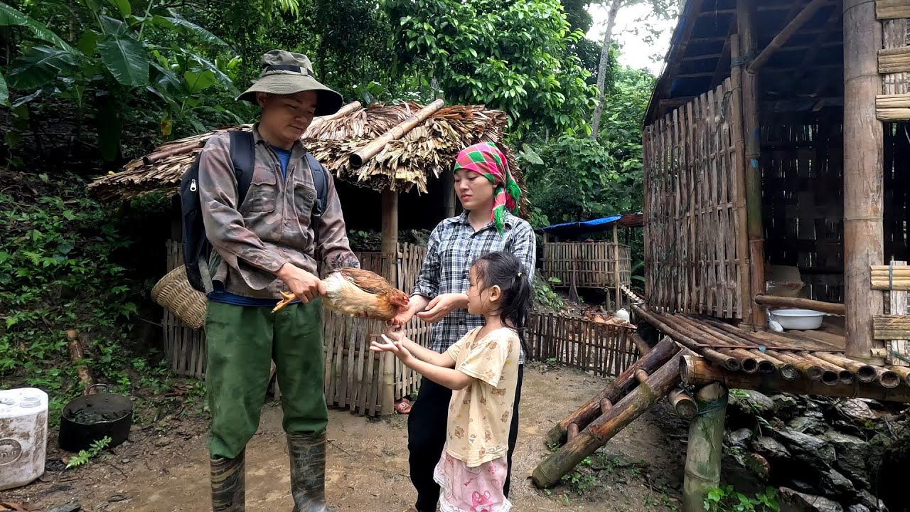 Kind man brings chicken to visit single mother, single mother building new life, Orphaned Po